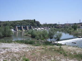 El riu Segre a Lleida, amb el partidor que dona inici al Canal de Seròs